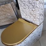 مرحاض مني بلوك مسكر على الحيط ذهبي موشح